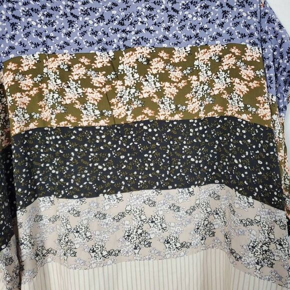 Mystree Medium/Large Floral Open Front Cover Top - Picture 5 of 9
